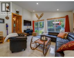 1960 Palumbo Heights Drive, Golden, BC V0A1H4 Photo 13