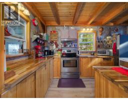 Kitchen - 1960 Palumbo Heights Drive, Golden, BC V0A1H4 Photo 10
