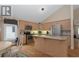 Dining room - 8 Fieldcrest Avenue, Ottawa, ON K2J4W7 Photo 14