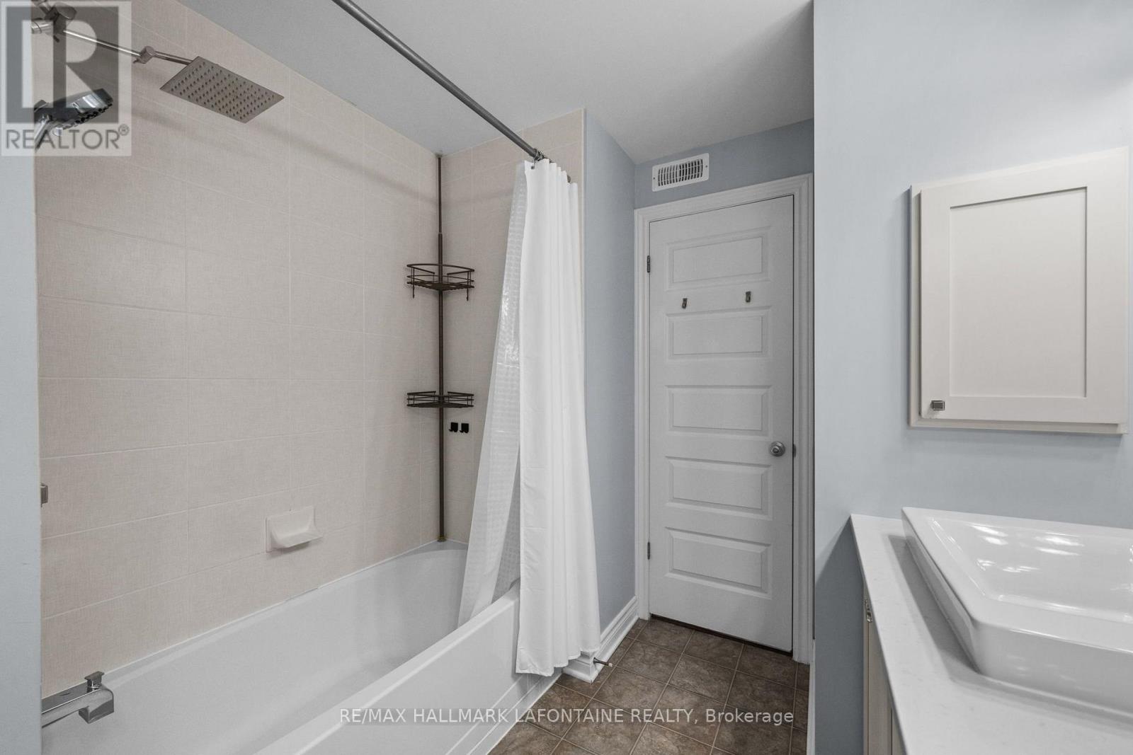 7 – 585 STONEFIELD PRIVATE, Ottawa. Luxury613. By Peter Sagos - Image 21