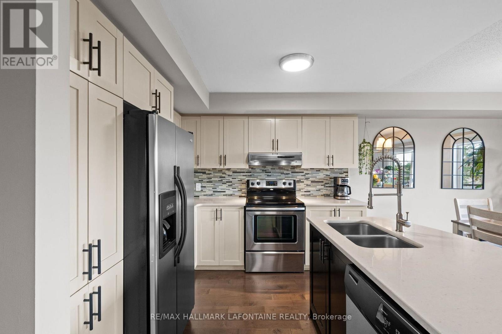 7 – 585 STONEFIELD PRIVATE, Ottawa. Luxury613. By Peter Sagos - Image 6
