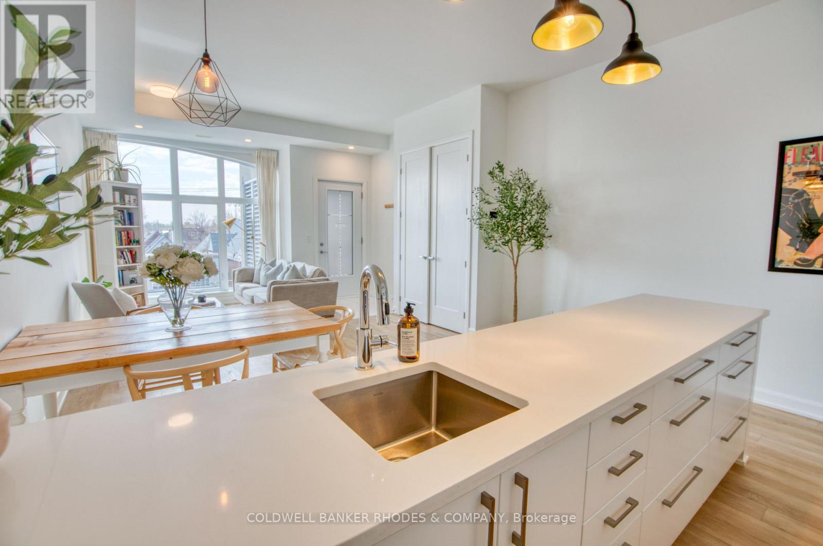 5 – 515 GLADSTONE AVENUE, Ottawa. Luxury613. By Peter Sagos - Image 9
