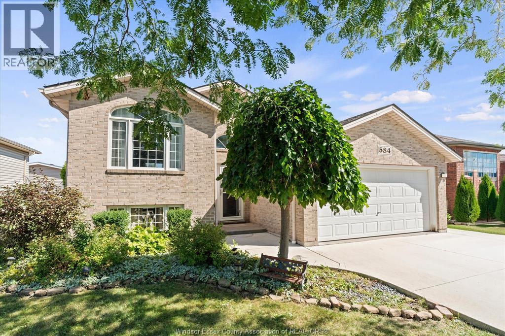584 PETTYPIECE DRIVE - 1