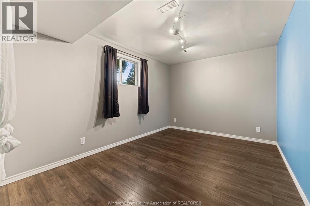 584 PETTYPIECE DRIVE - Image 30