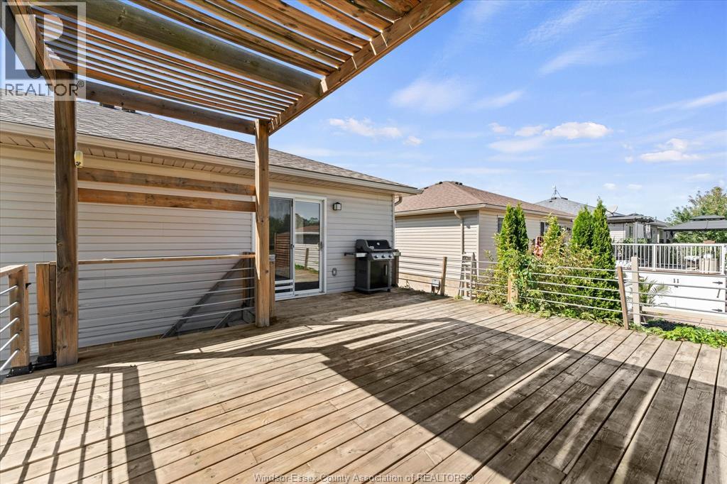 584 PETTYPIECE DRIVE - 35