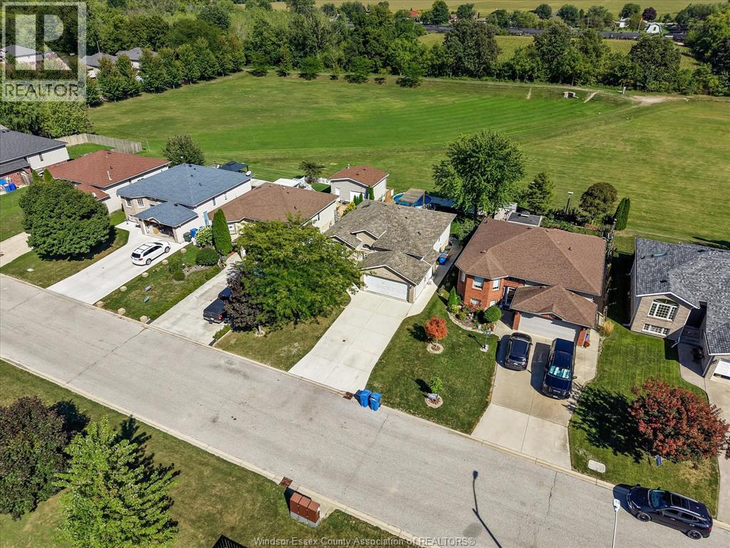584 PETTYPIECE DRIVE - 46