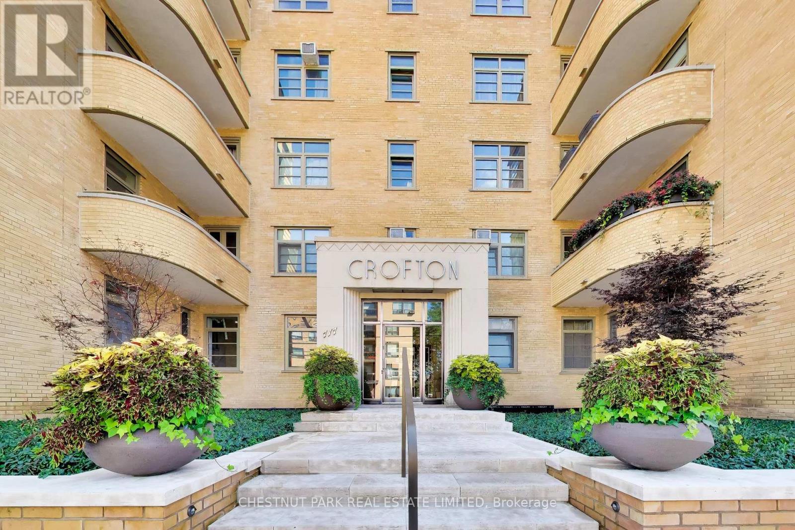 Photo of 717 Eglinton Avenue
