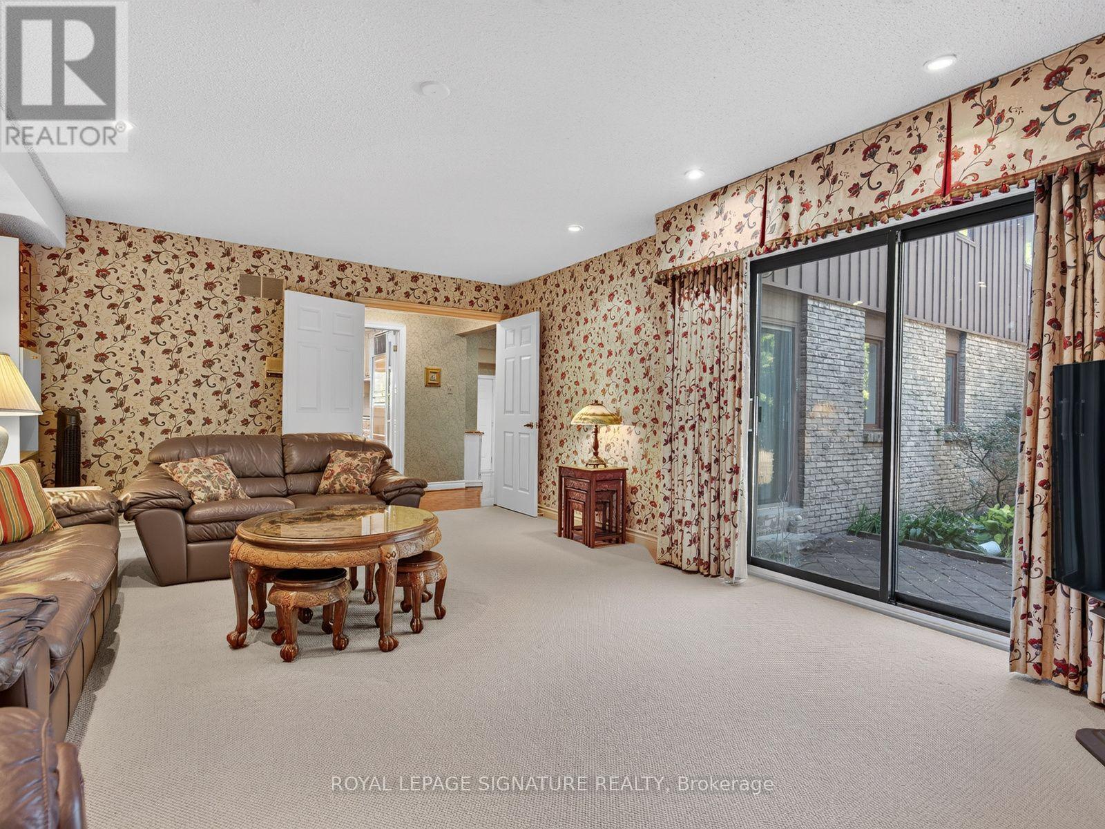 11 PARIS COURT - 15