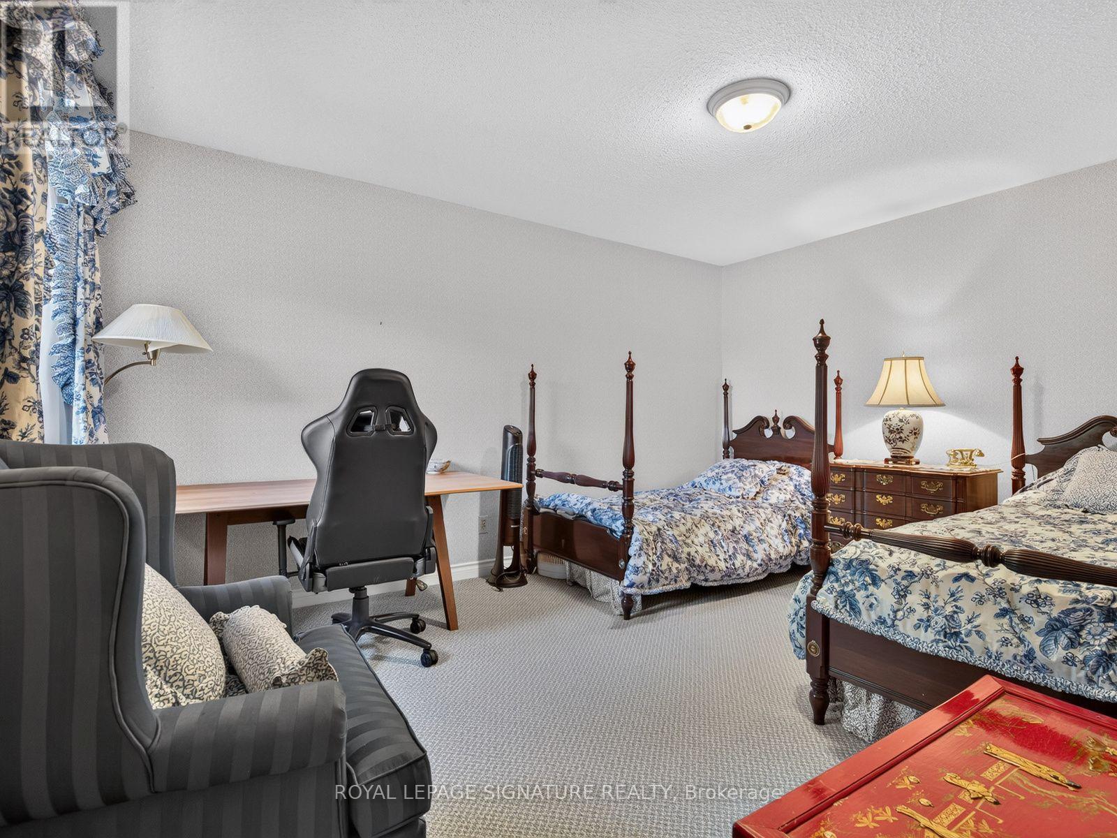 11 PARIS COURT - 22