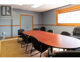 11 Gray Road, Bracebridge, ON P1L1P8 Photo 8