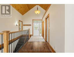 Bedroom 2 - 2787 Muskoka 118 Road W, Muskoka Lakes), ON P0B1J0 Photo 12