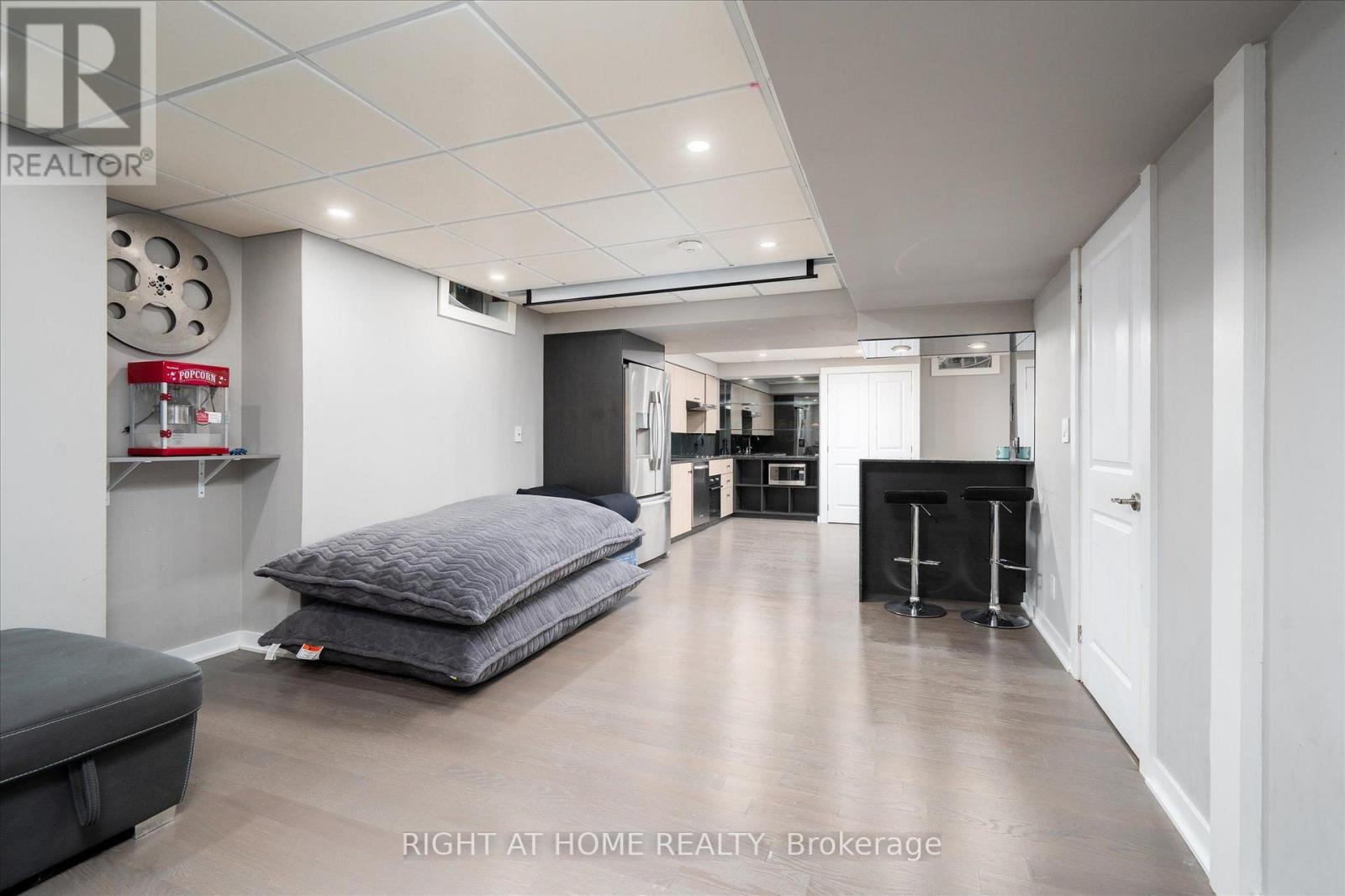 66 Rideout Street, Ajax, ON photo 32