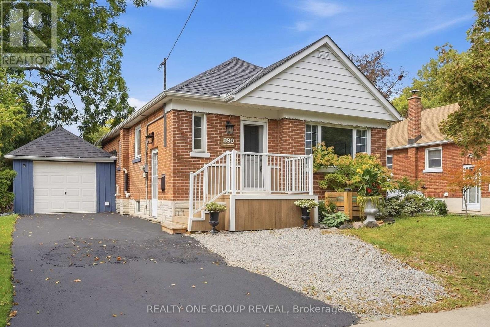 890 Grierson Street, Oshawa, ON
