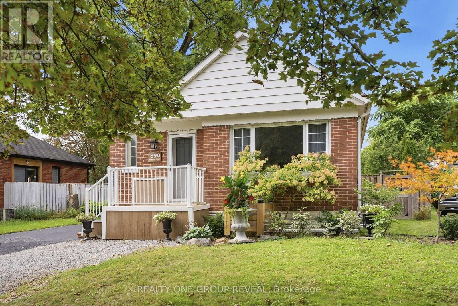 890 GRIERSON STREET - 2