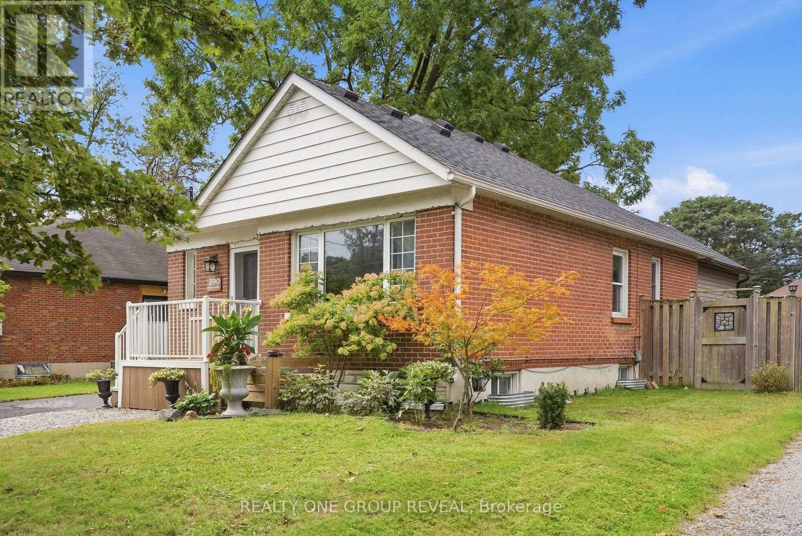 890 Grierson Street, Oshawa, ON photo 3