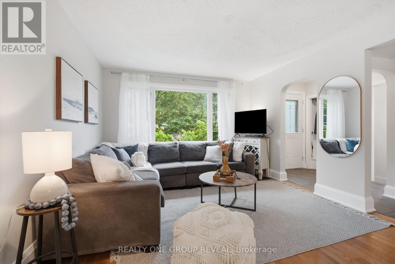890 GRIERSON STREET - 9