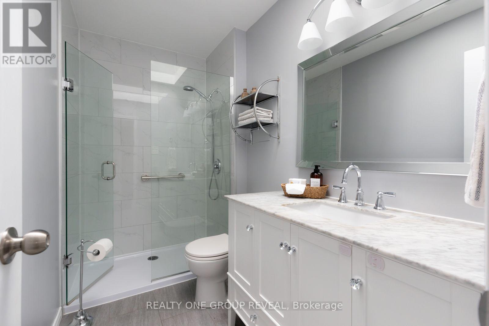 6 Mcfeeters Crescent, Clarington, ON photo 17