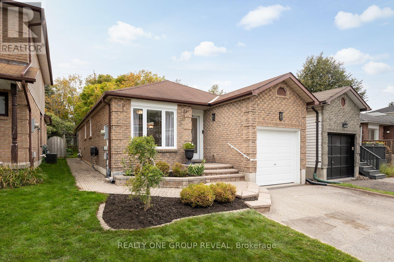 6 Mcfeeters Crescent, Clarington, ON photo 2