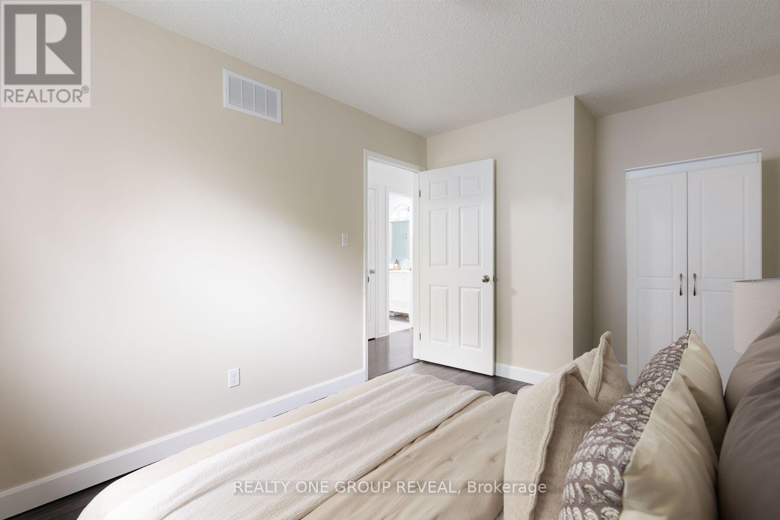 6 Mcfeeters Crescent, Clarington, ON photo 23
