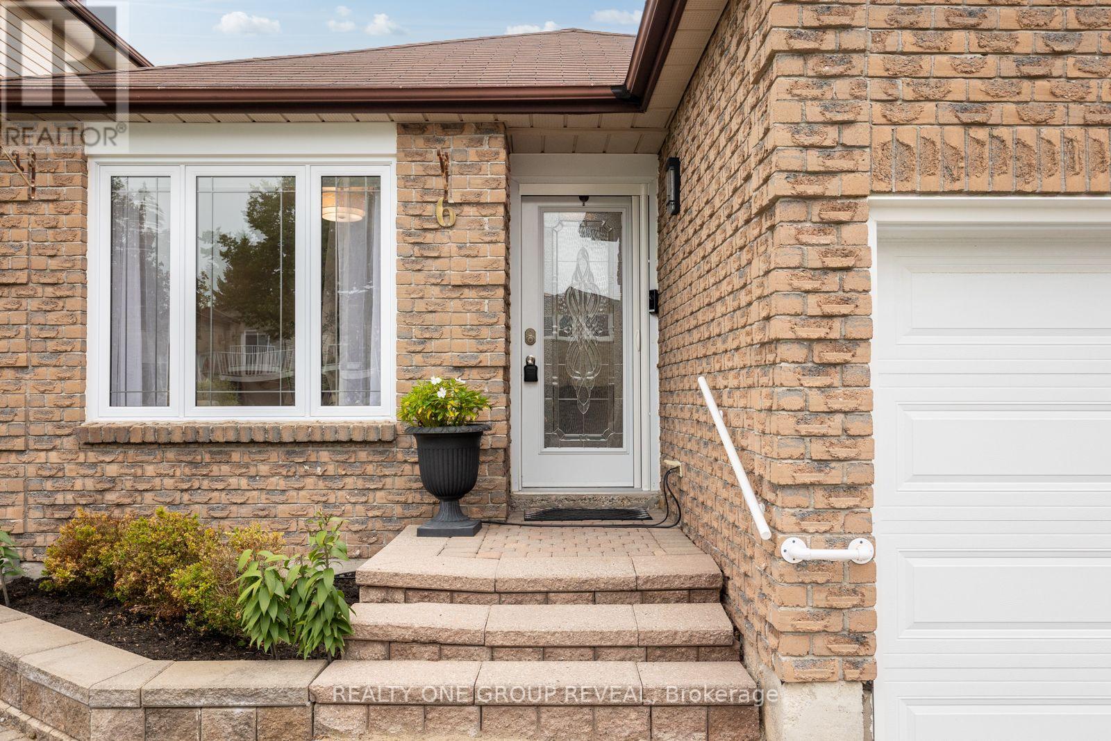 6 Mcfeeters Crescent, Clarington, ON photo 3