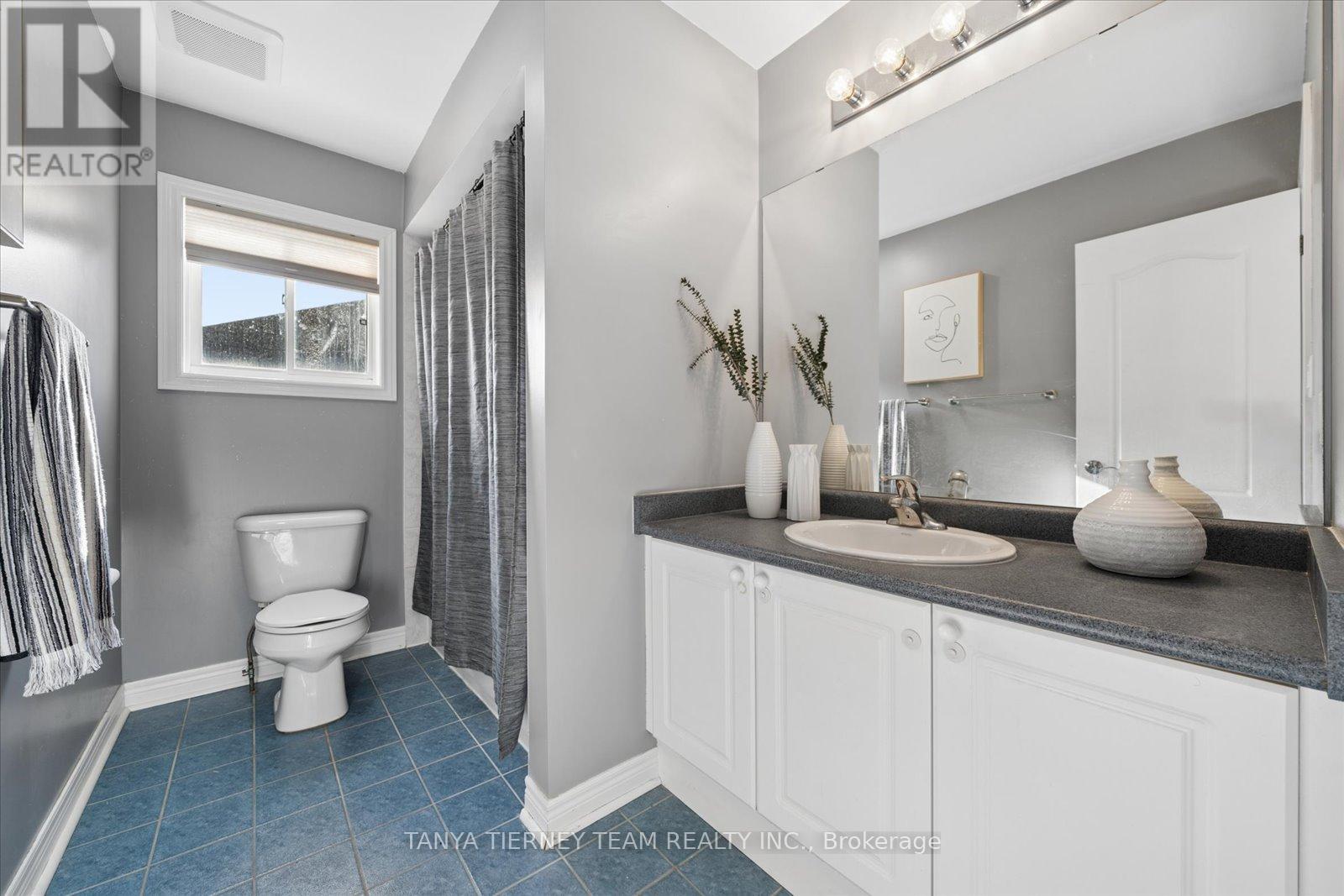 16 Corianne Avenue, Whitby, ON photo 37