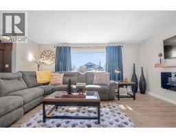 5pc Bathroom - 518b Highwood, Longview, AB T0L1H0 Photo 7