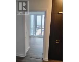 512 - 10 Honeycrisp Crescent, Vaughan, ON L4K0M7 Photo 10