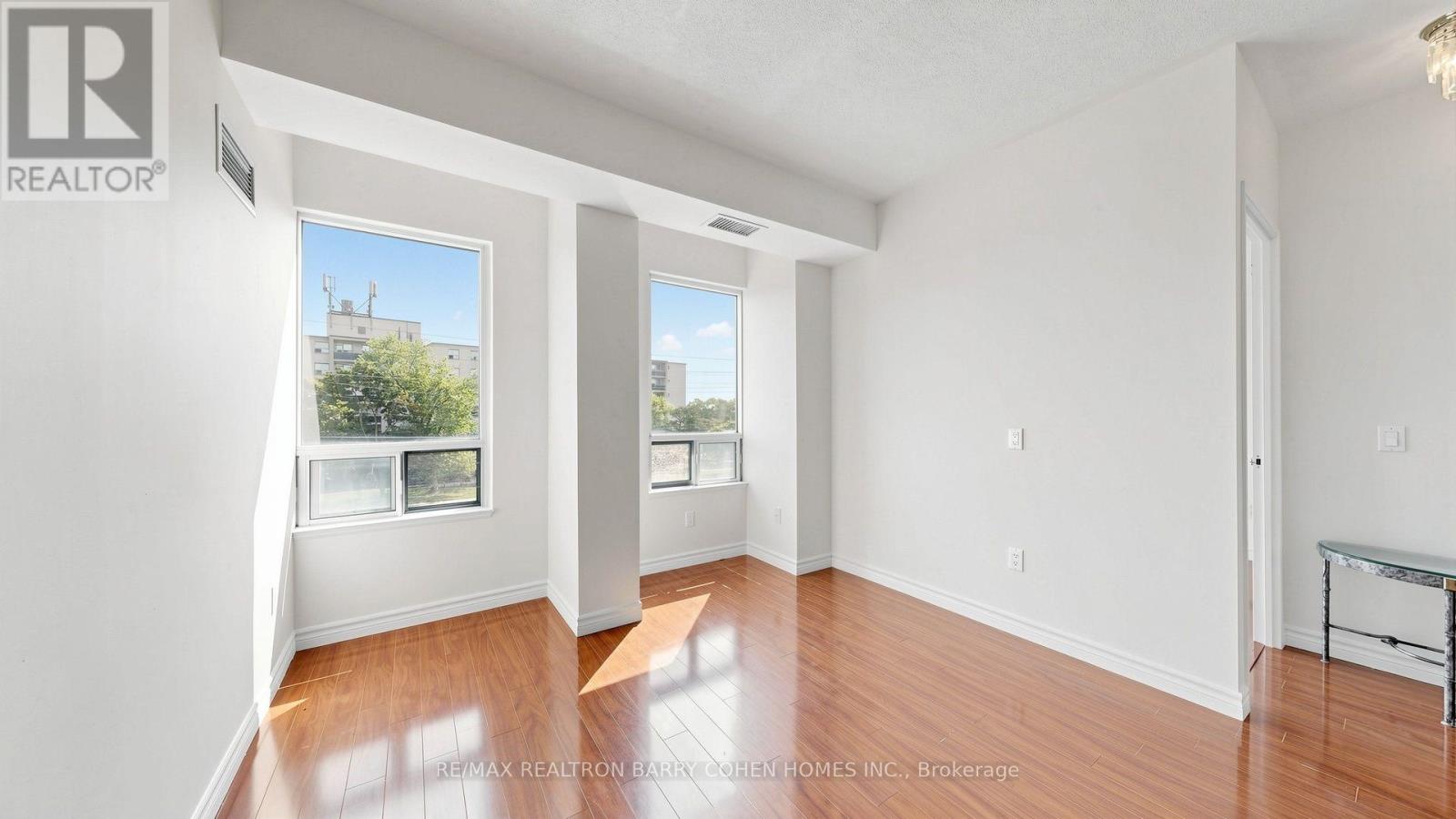#308 7398 YONGE STREET - 10
