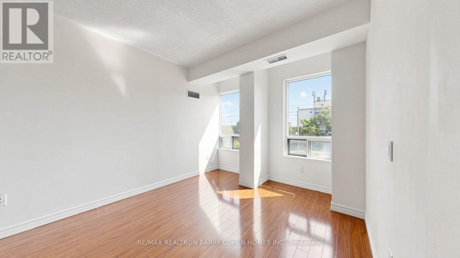 #308 7398 YONGE STREET - 12