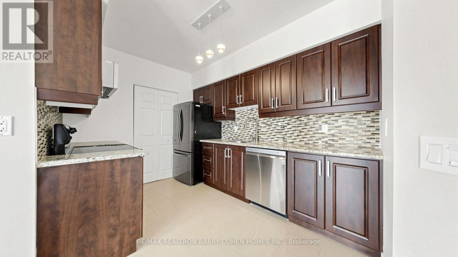 #308 7398 YONGE STREET - 21