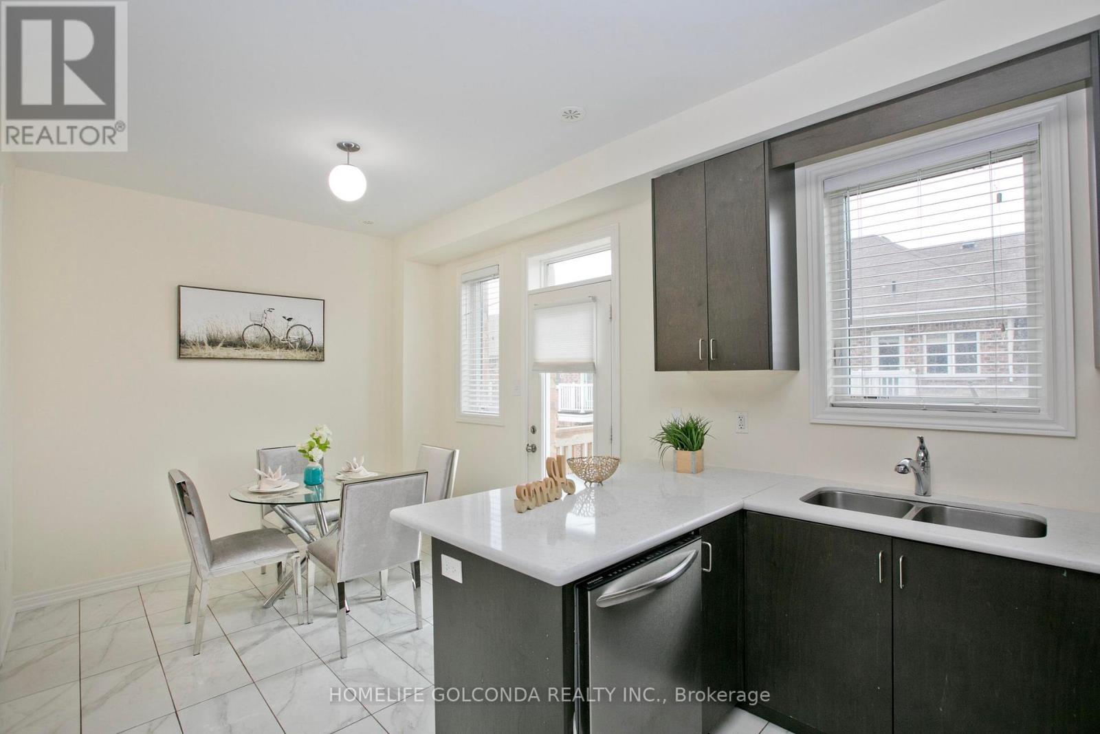 #138 14 FANNY GROVE WAY - 4