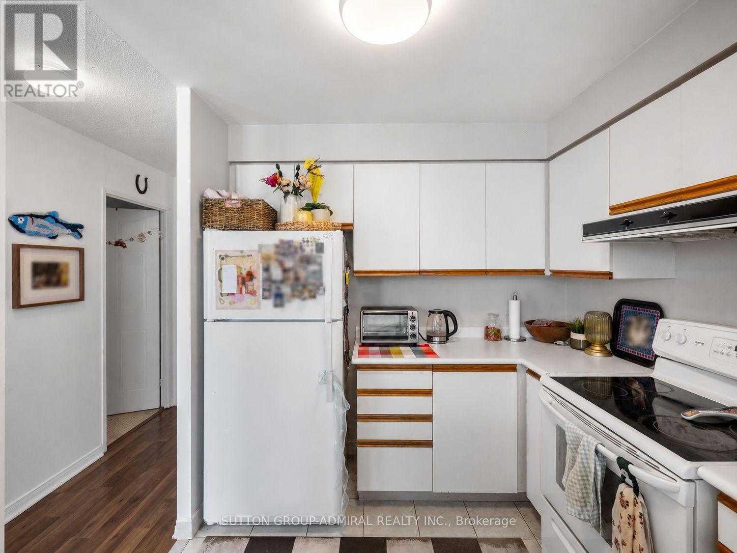 #902 150 Dunlop Street East, Barrie (City Centre), Ontario, L4M6H1, Barrie (City Centre), Ontario — photo 4 of 5