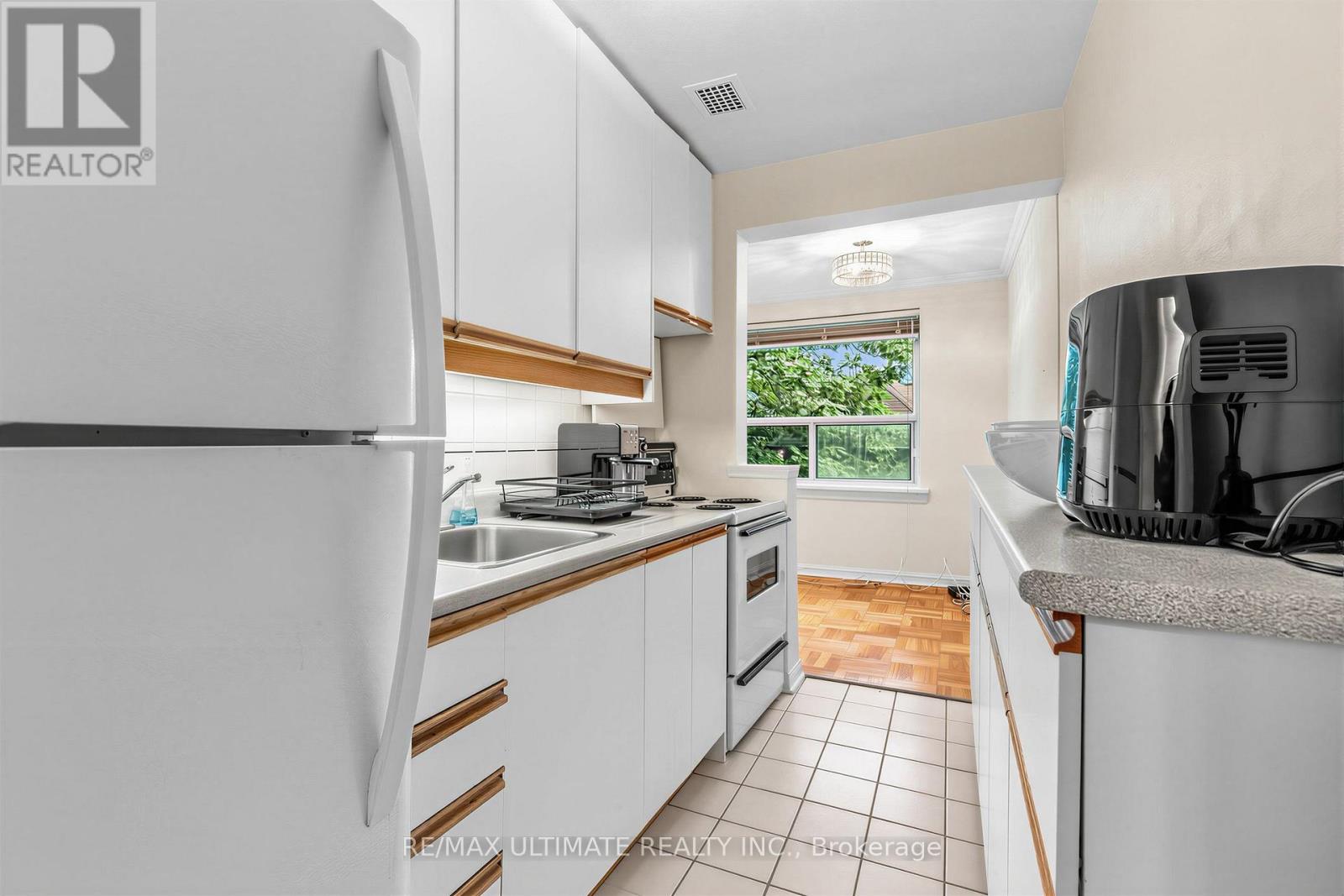 408 - 2 RIDELLE AVENUE