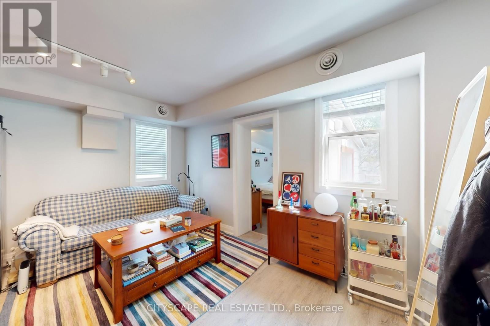 467 KEELE STREET - 2
