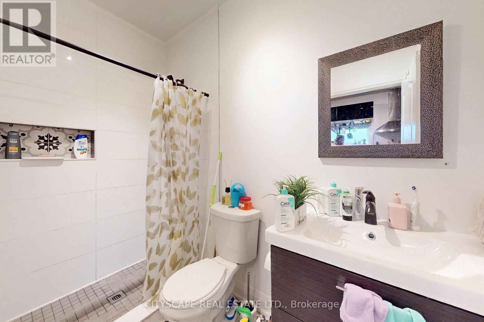467 KEELE STREET - 23