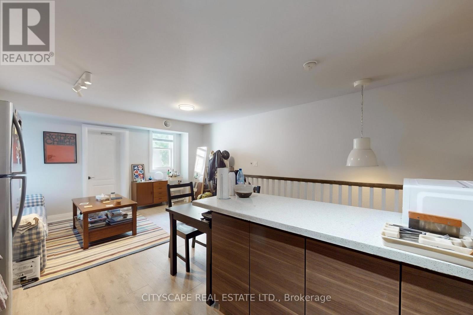 Photo of 467 KEELE STREET
