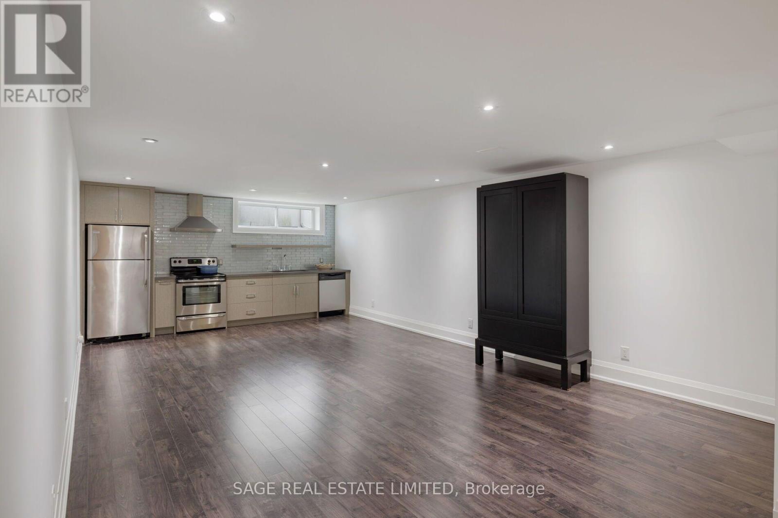 19 OLDHAM ROAD - 39