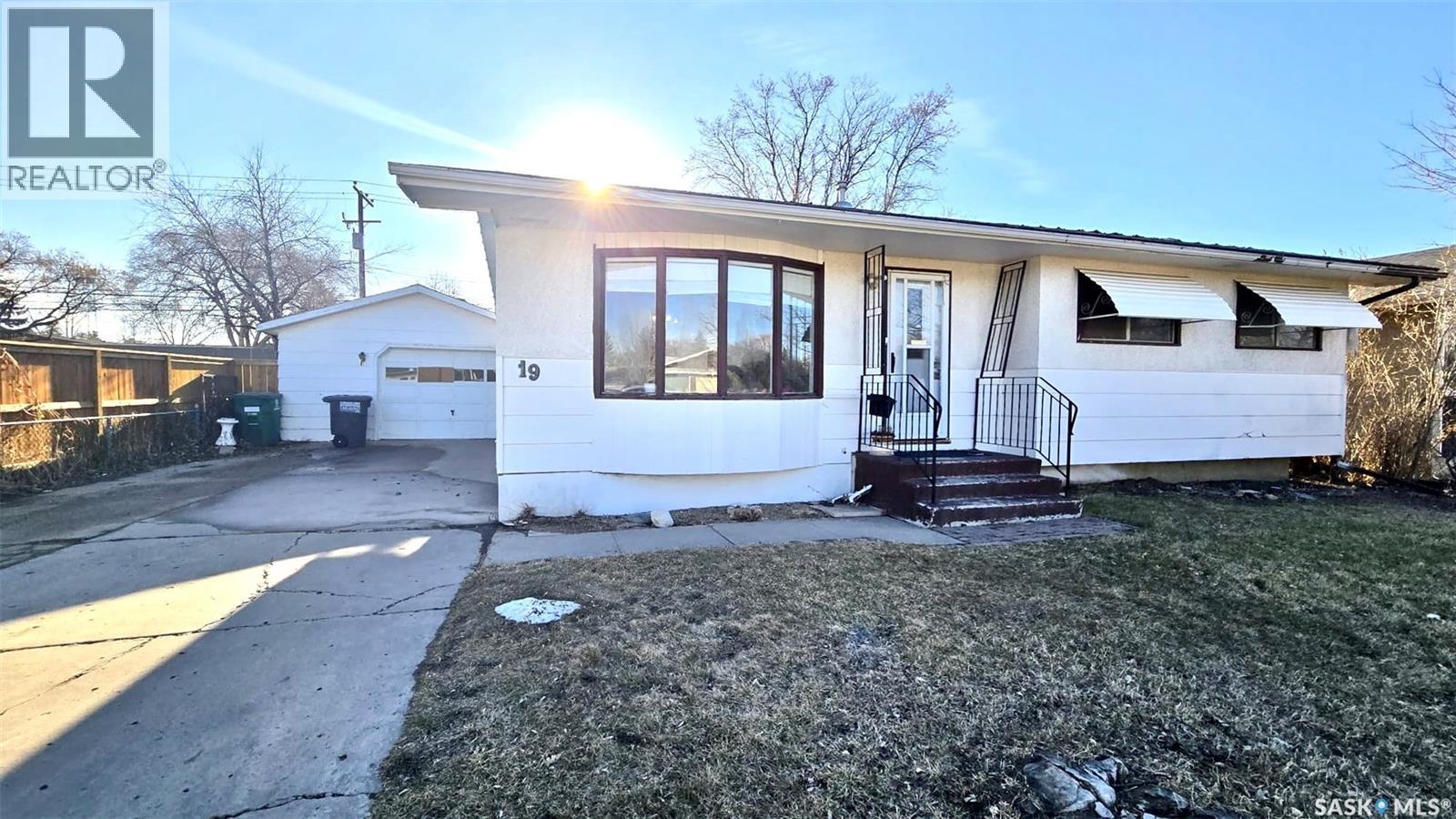 19 O'NEIL CRESCENT - 6