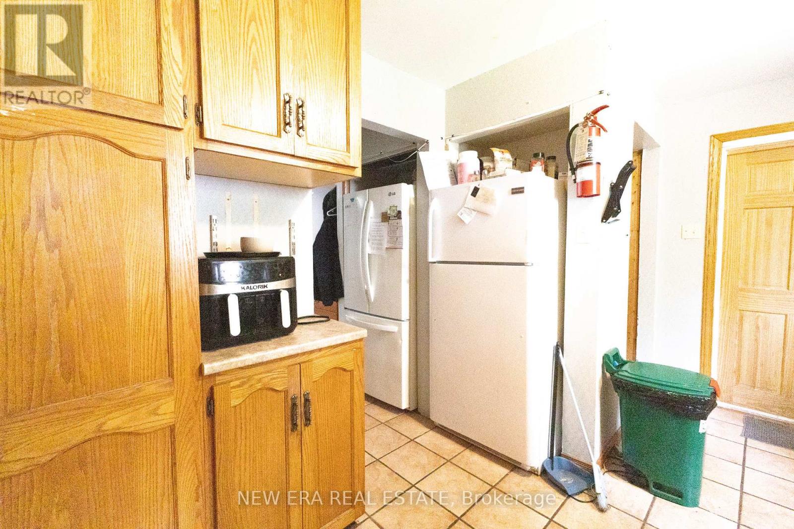 58 AMHERST DRIVE — photo 2
