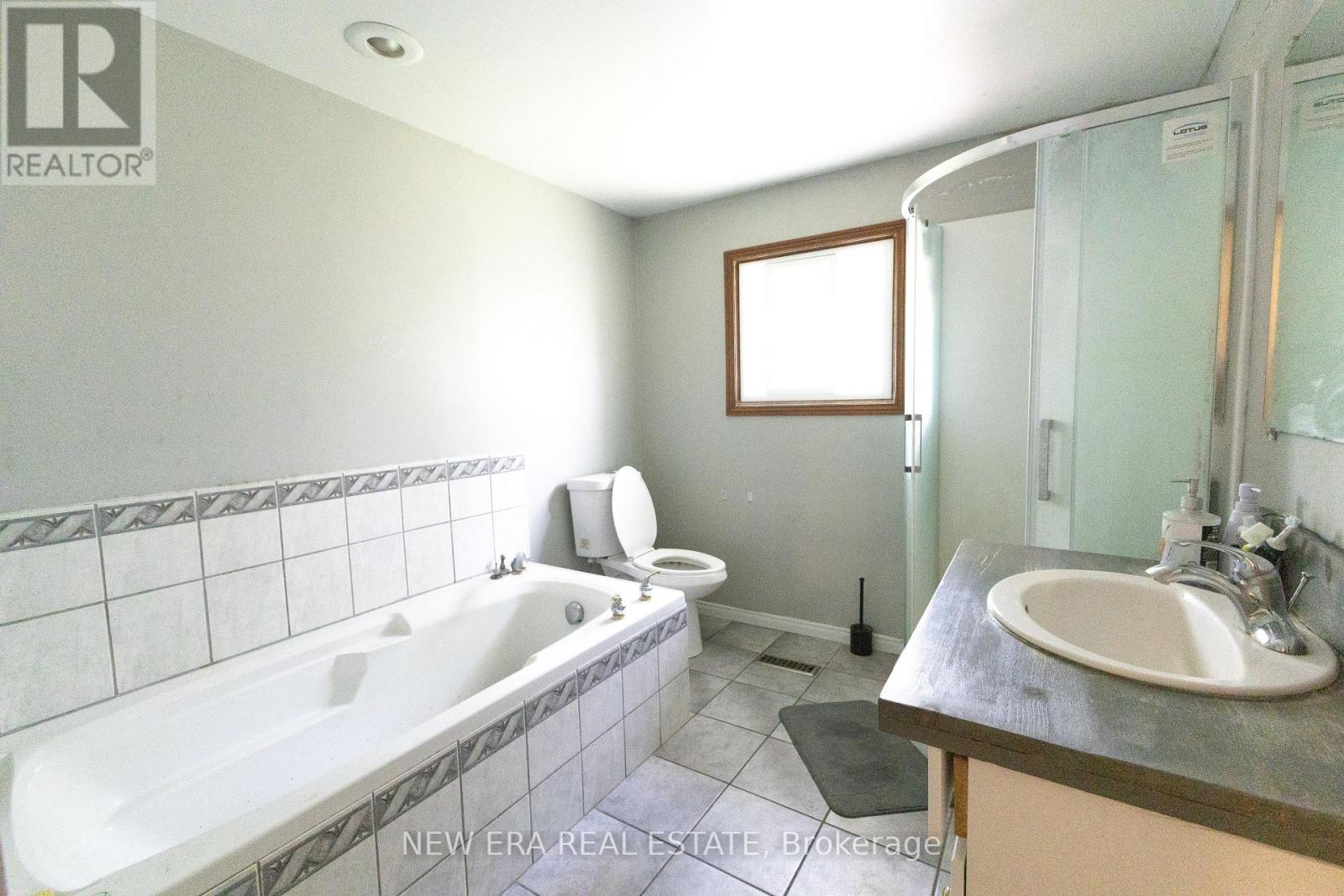 58 AMHERST DRIVE — photo 3