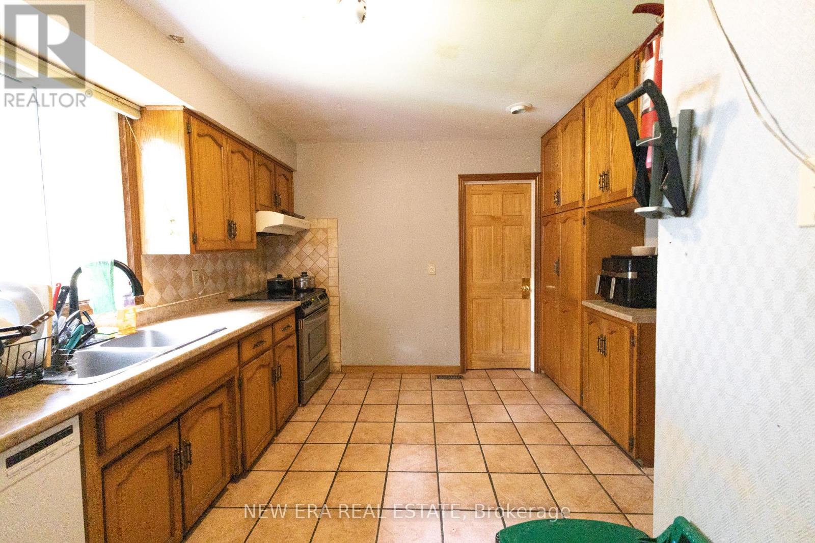 58 AMHERST DRIVE - 6