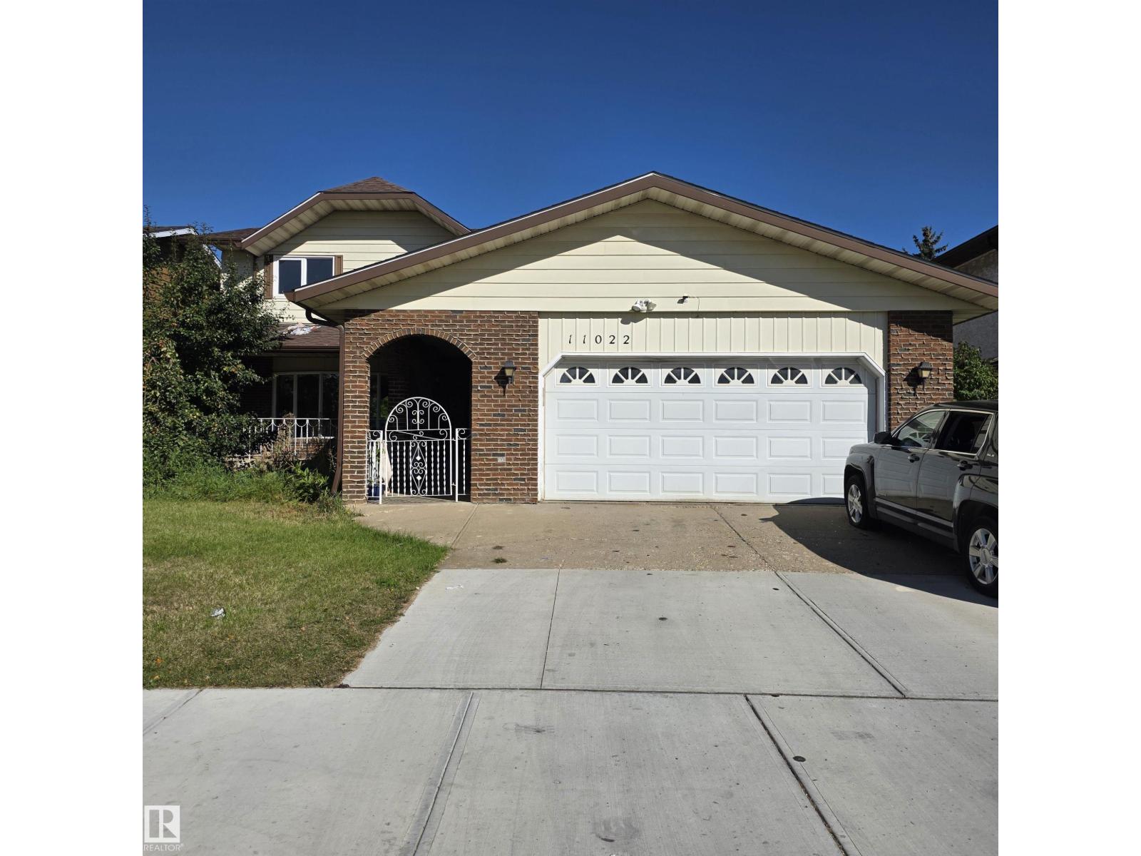 11022 158 AV NW, Edmonton, Alberta, T5X4V4