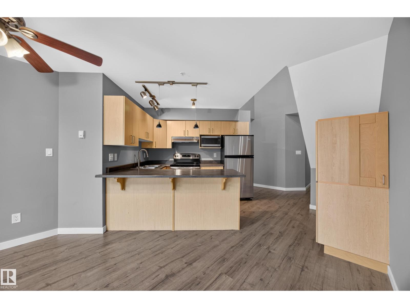 #405 10118 95 ST NW - 18