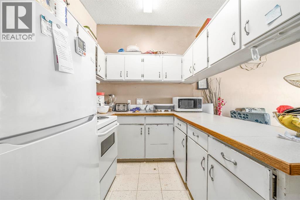 52 9 Avenue E - 6