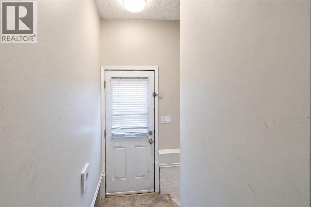 52 9 Avenue E - 25