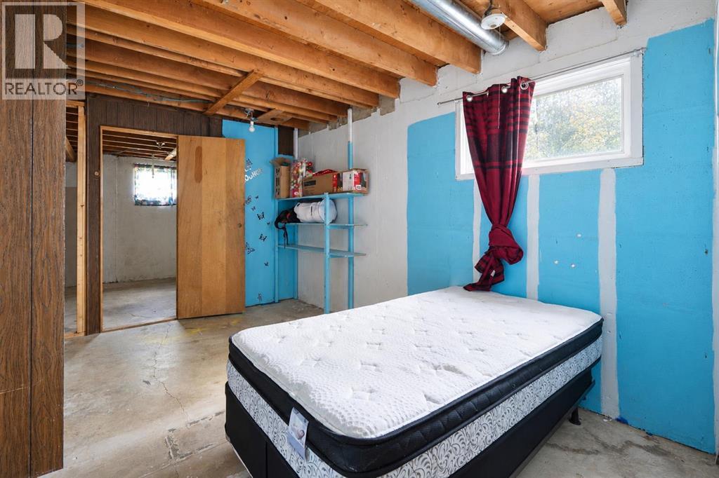 52 9 Avenue E - 37