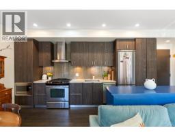 Kitchen - 105 1011 Burdett Ave, Victoria, BC V8V3G9 Photo 6