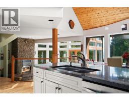 Kitchen - 486 Bluff Way, Mayne Island, BC V0N2J2 Photo 12
