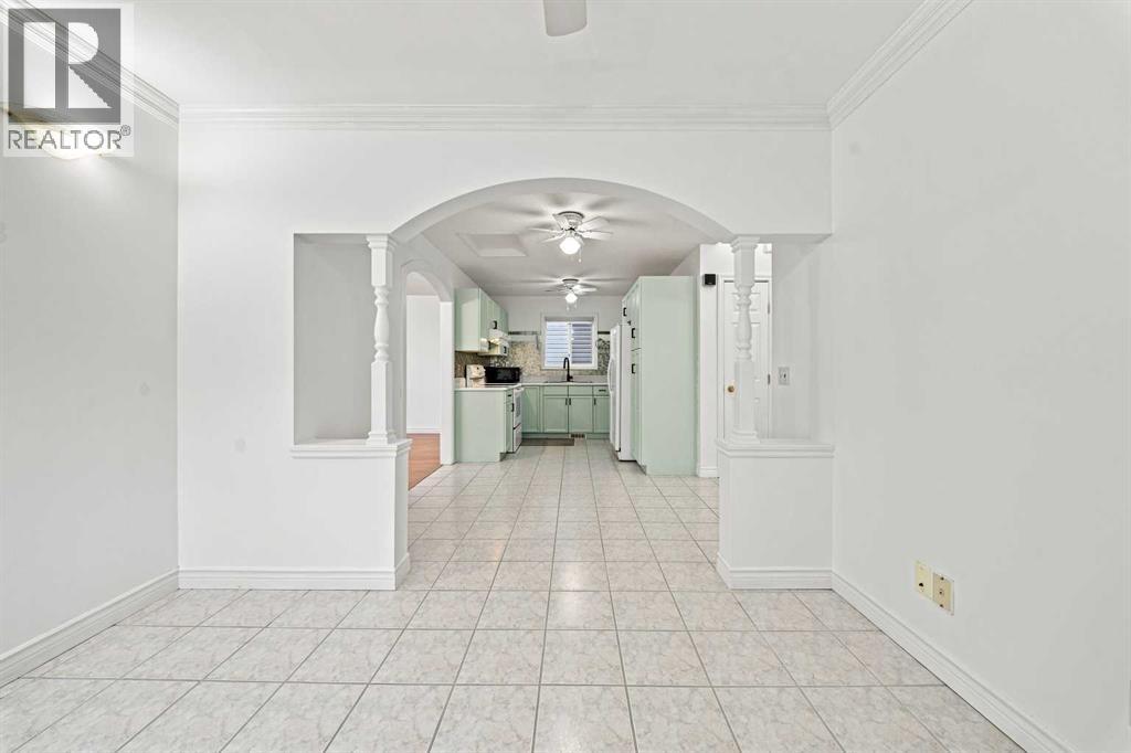 228 Taradale Close NE - 11