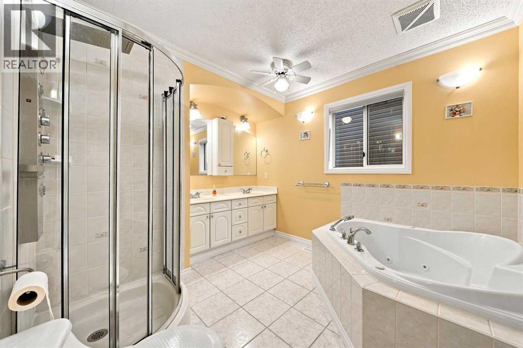 228 Taradale Close NE - 15